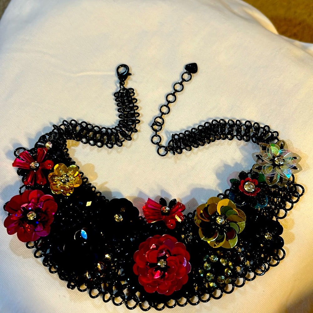 BEAUTIFUL FLOWER 🌺 NECKLACE!!!